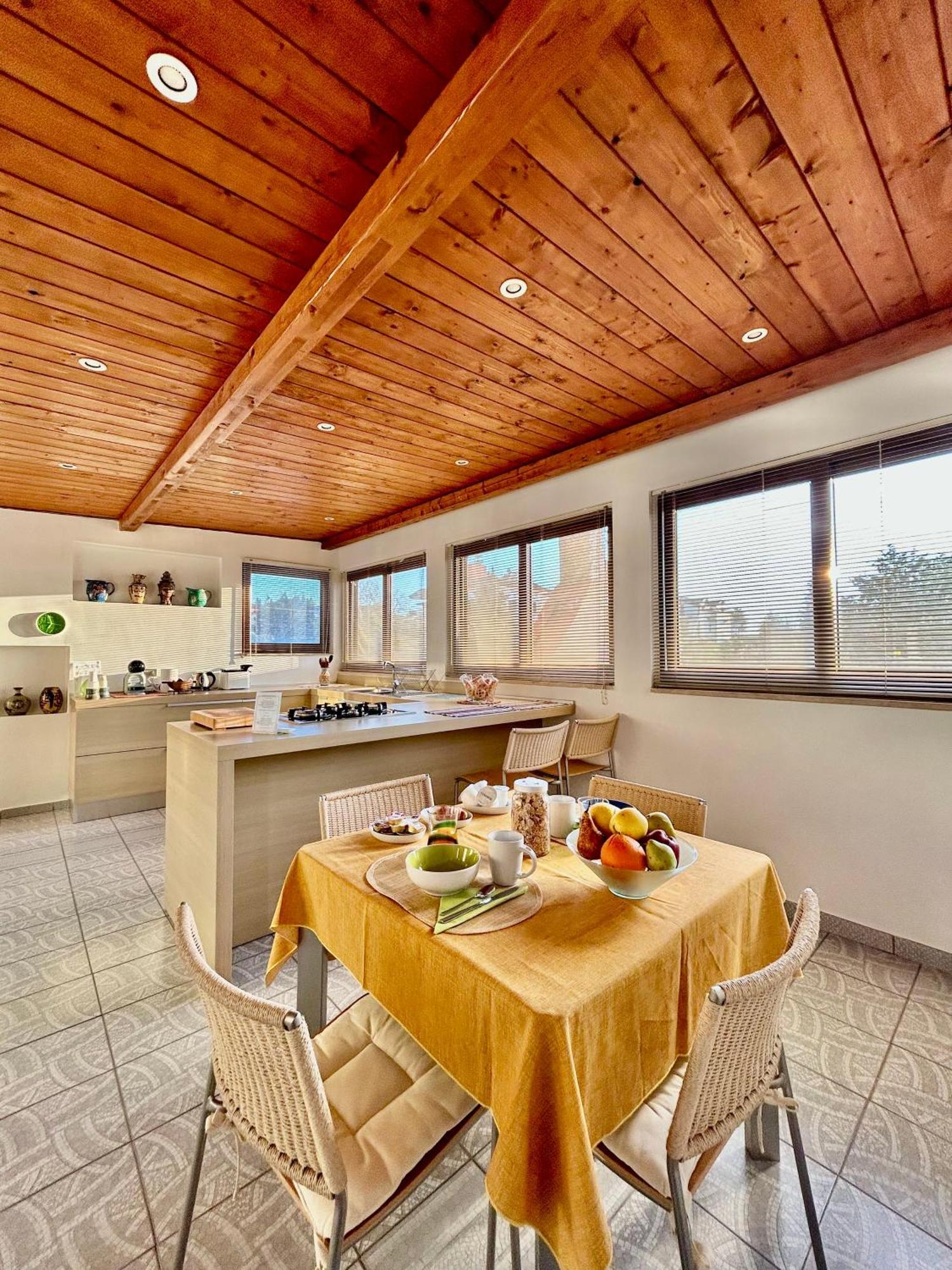 Ferienwohnung "The Attic" - Terrazza Con Vista & Parcheggio Gratuito Marano di Napoli Exterior foto
