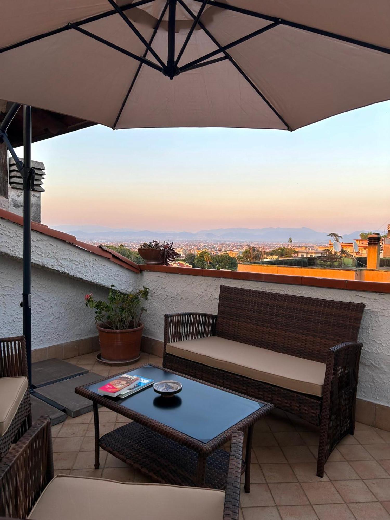 Ferienwohnung "The Attic" - Terrazza Con Vista & Parcheggio Gratuito Marano di Napoli Exterior foto