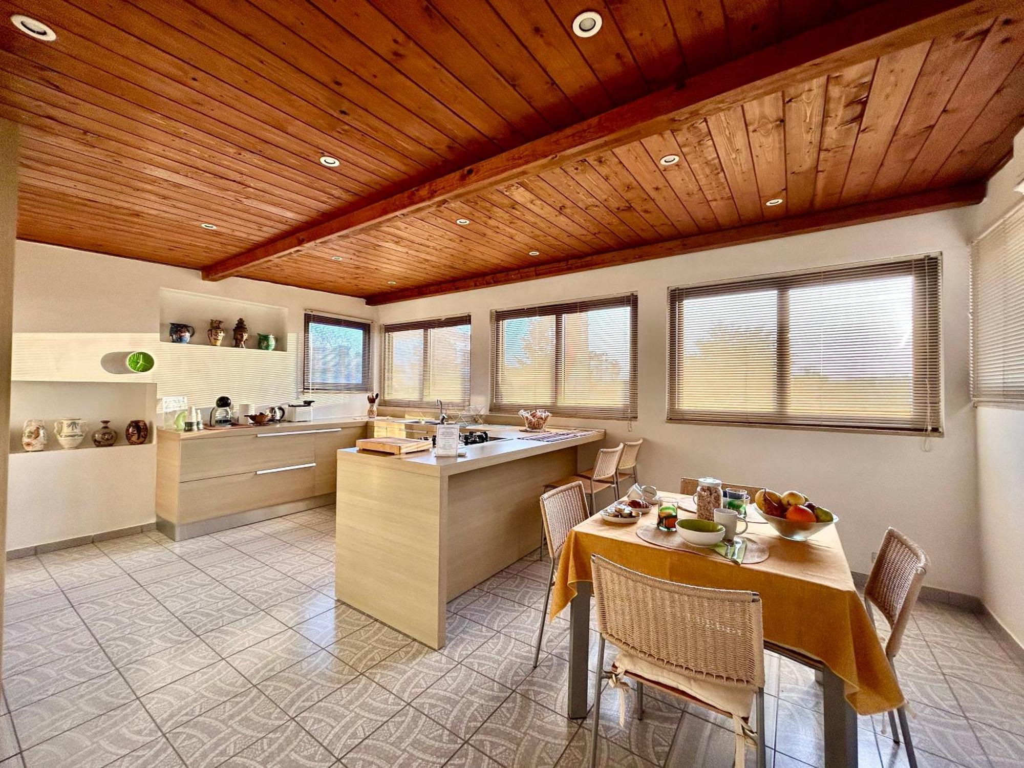 Ferienwohnung "The Attic" - Terrazza Con Vista & Parcheggio Gratuito Marano di Napoli Exterior foto