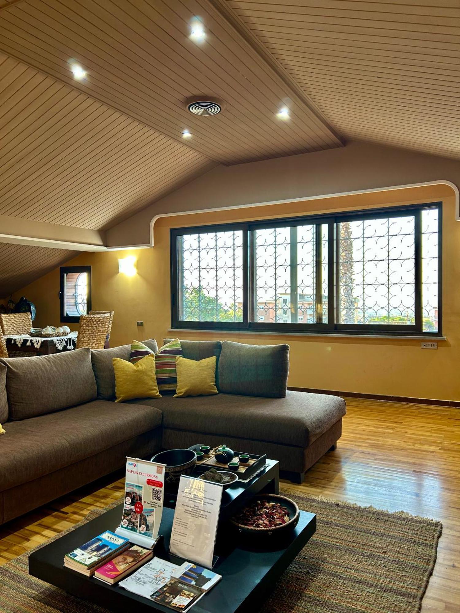Ferienwohnung "The Attic" - Terrazza Con Vista & Parcheggio Gratuito Marano di Napoli Exterior foto